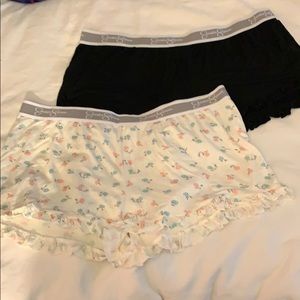 Jessica Simpson PJ tap shorts